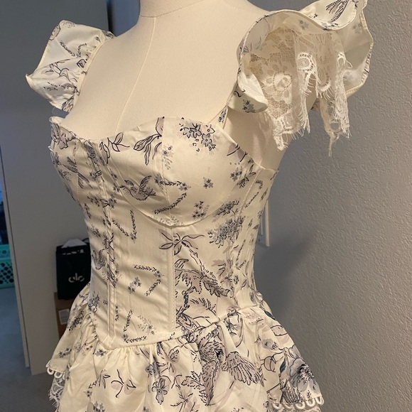 Elegant Cream Floral Ruffle Top - Picture 10 of 15